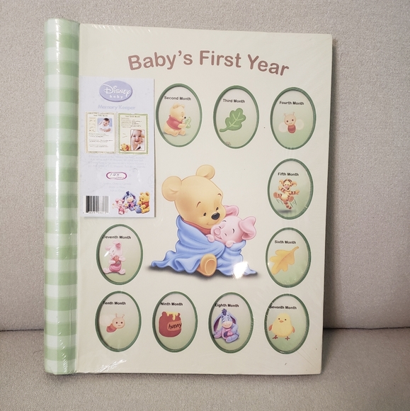 Disney's Winnie the Pooh Baby's First Year Book